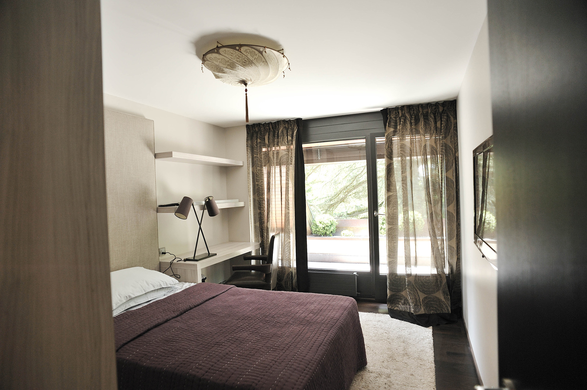 Apartment in Conches Bedroom with study