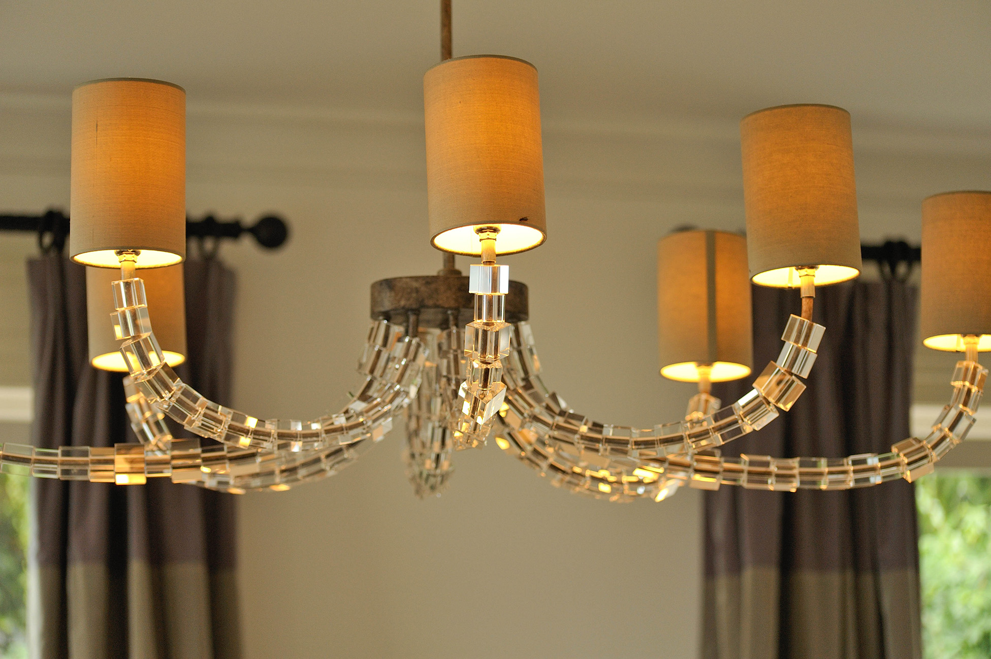 House in Perroy Dining Ceiling Lights